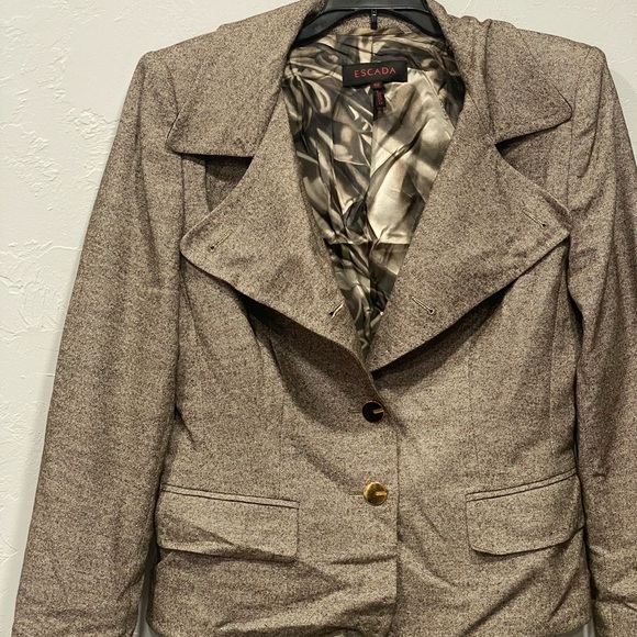 Escada Jackets & Blazers - Escada 2 Pieces Suit Sz 40 brown with gold accents